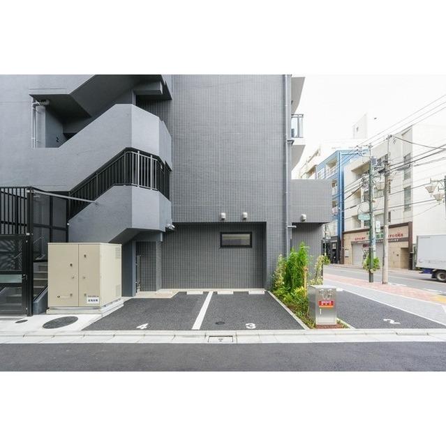 コンフォリア・リヴ西蒲田（1302） 駐車場
