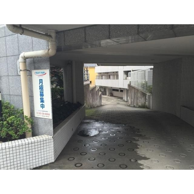 コンフォリア目黒長者丸（0412） 駐車場