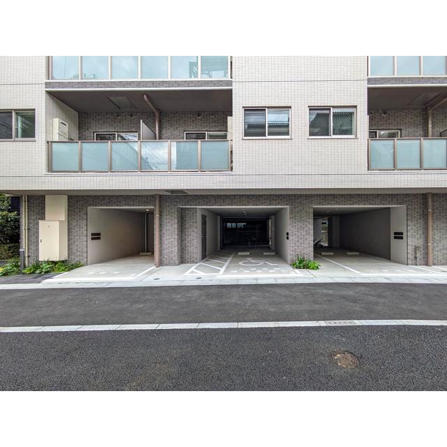 コンフォリア北池袋（0402） 駐車場