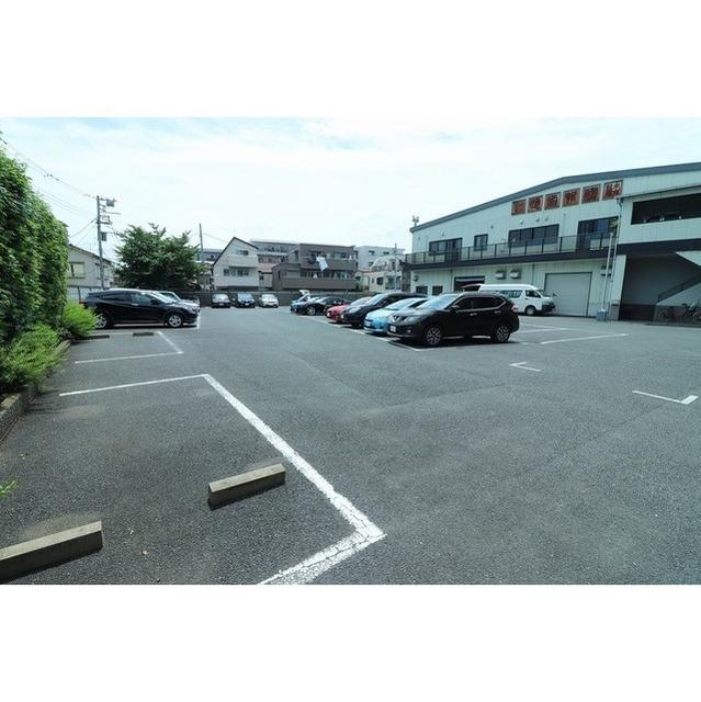 コンフォリア赤羽岩淵（405） 駐車場