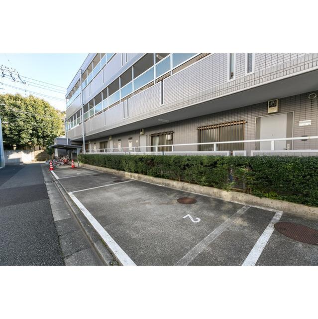 リヴレ駒場（0201） 駐車場