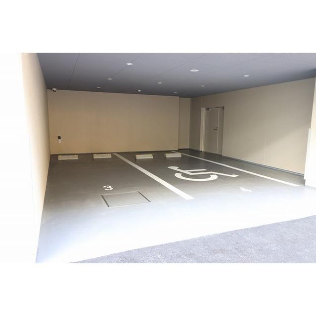 コンフォリア新宿（0608） 駐車場