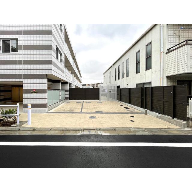 ドゥーエ成増（207） 駐車場