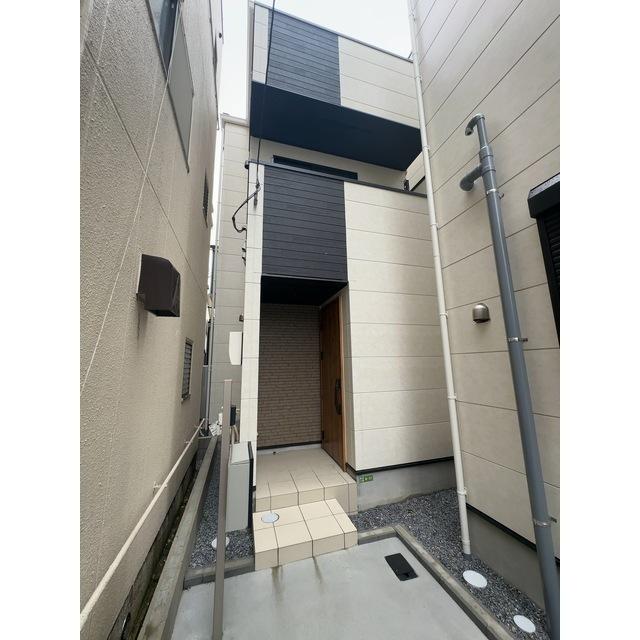 王子神谷駅より徒歩15分 築2年5ヶ月 3階建の賃貸物件