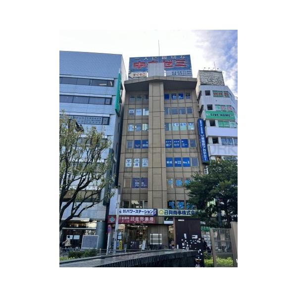 高円寺駅南口のロータリーに面しております