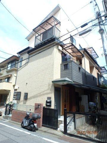 千駄木駅より徒歩4分 築20年3ヶ月 3階建の賃貸物件