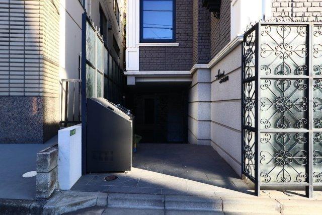 Apartment小石川後楽園 エントランス