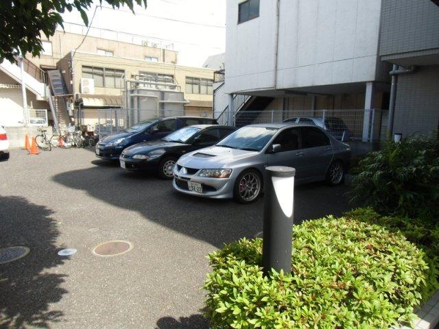 CREA・H（302） 駐車場
