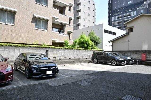 グランシャリオ国立 駐車場