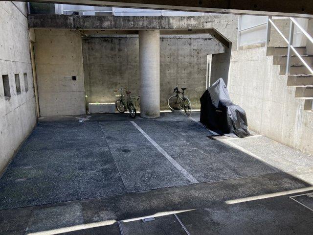 駒鳥アパートメント（207） 駐車場