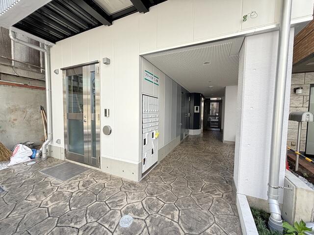 台東区三ノ輪マンション エントランス