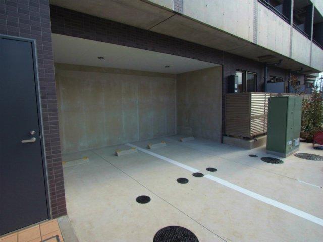 リブリ・K & W 上池台（206） 駐車場