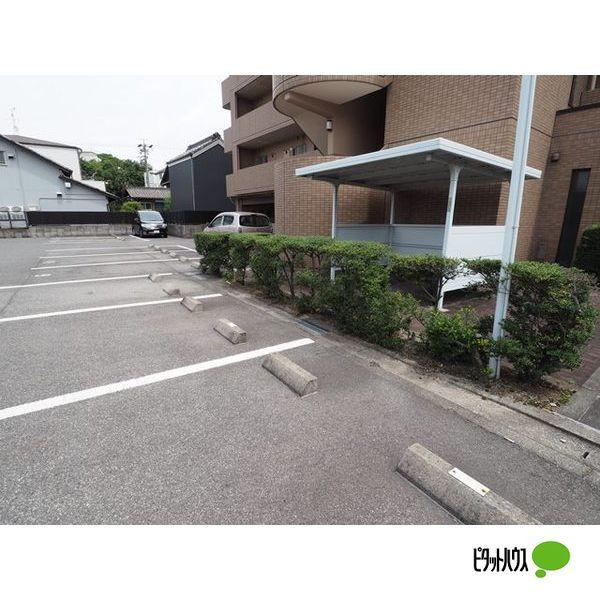 セントラルハイツ星の門（302） 駐車場