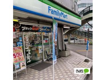 ファミリーマート堀田駅前店：366m