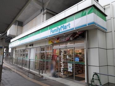 ファミリーマート名鉄鳴海駅店：220m