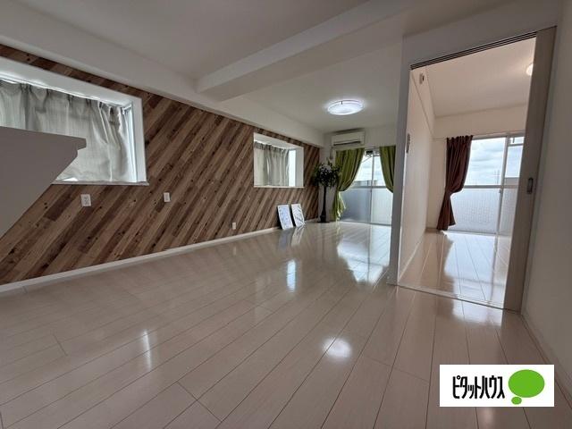 ユニーブル笠寺（501） リビング