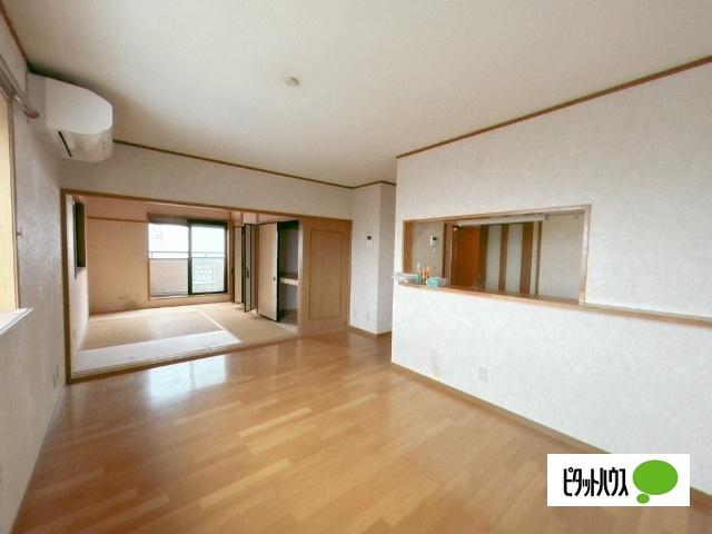 桶狭間森前住居付店舗 リビング
