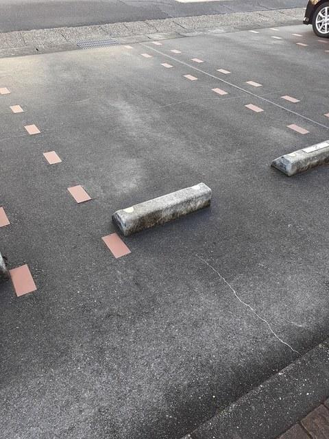 フラットツー（203） 駐車場