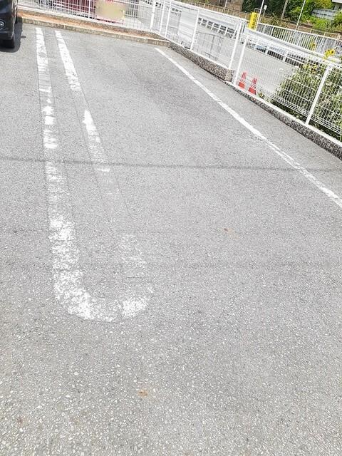 ラピス有松（202） 駐車場