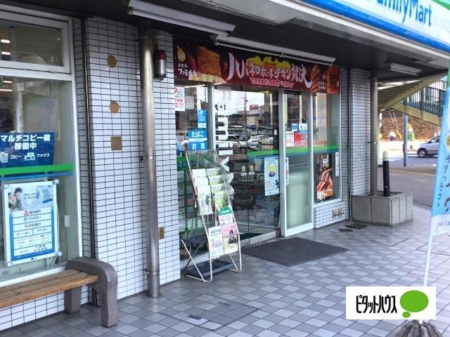 ファミリーマート堀田駅前店：191m