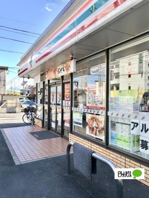 セブンイレブン名古屋平子橋西店：390m