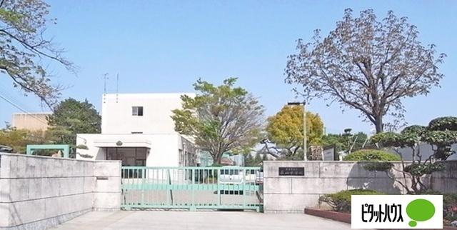 名古屋市立萩山中学校：712m