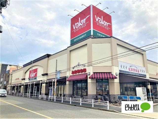 バロー滝川店：588m