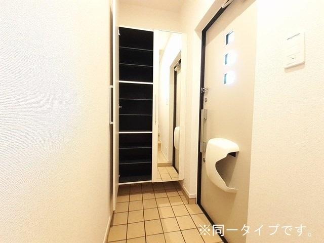 ビバーチェ　Ｋ（202） 玄関