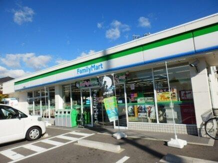 ファミリーマート鶴見通二丁目店：400m
