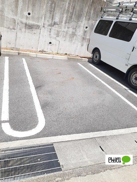 ルミナスＡ（203） 駐車場