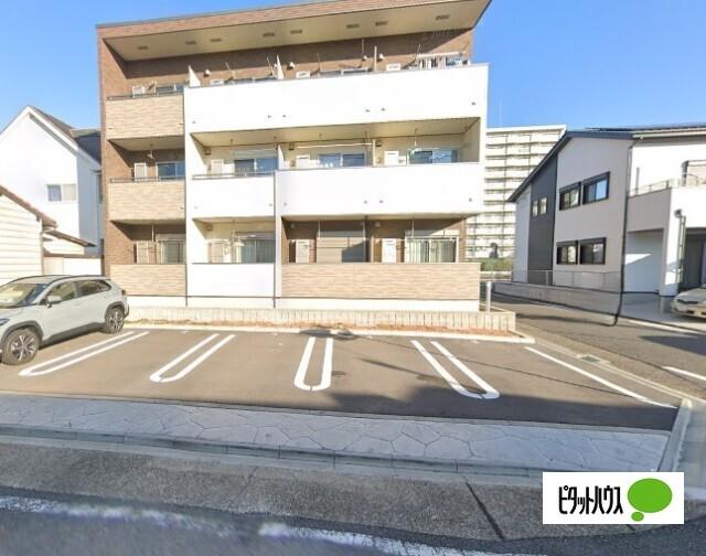 アヴァンティ（105） 駐車場