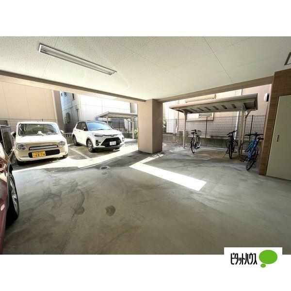 クレストMK洲山 駐車場