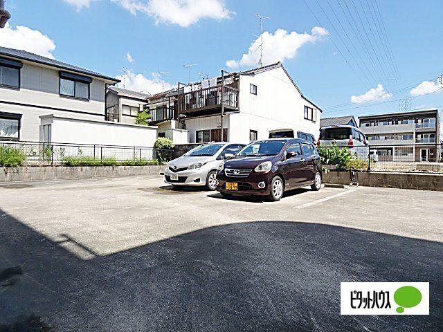 リバーサイド雅（403） 駐車場