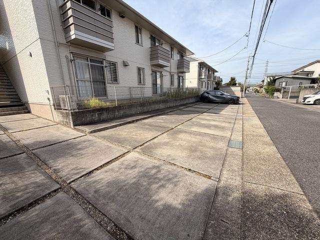 レセンテ鶴が沢（203） 駐車場