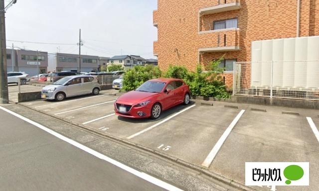 グランデール鶴田（301） 駐車場