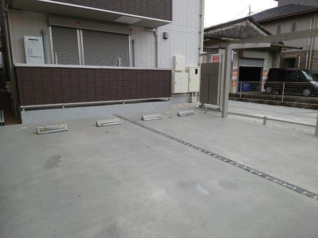 トレンタ　氷室（202） 駐車場