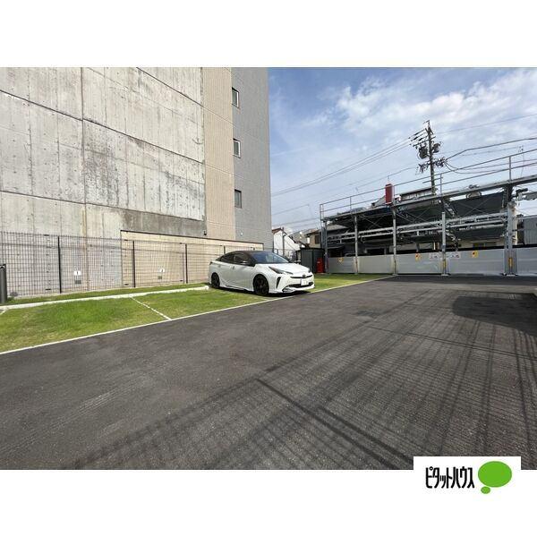S-RESIDENCE堀田North 駐車場