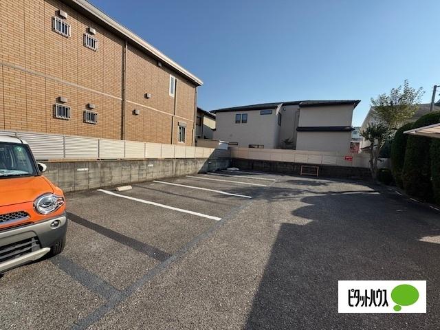 フローレスタナベ（3D） 駐車場