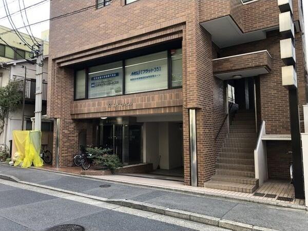 泉ロイヤルビル（2C） エントランス