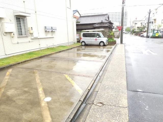 マ　メゾン菊住Ｗ（103） 駐車場