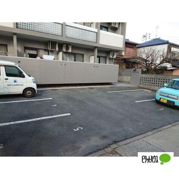 ジュネス桜台 駐車場