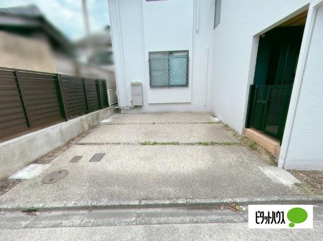 千種区春岡戸建 駐車場