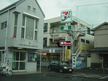 セブンイレブン小田原栢山駅前店：756m