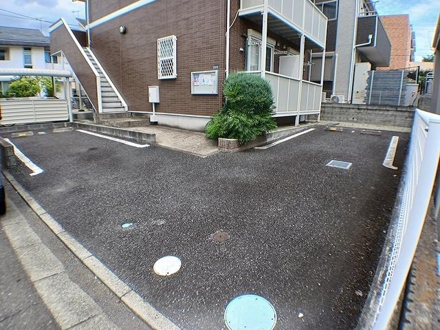 フロレンティア（201） 駐車場