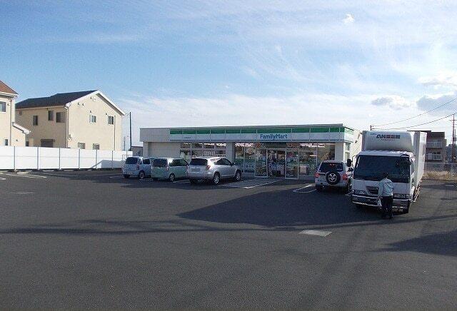 ファミリーマート新屋店：210m