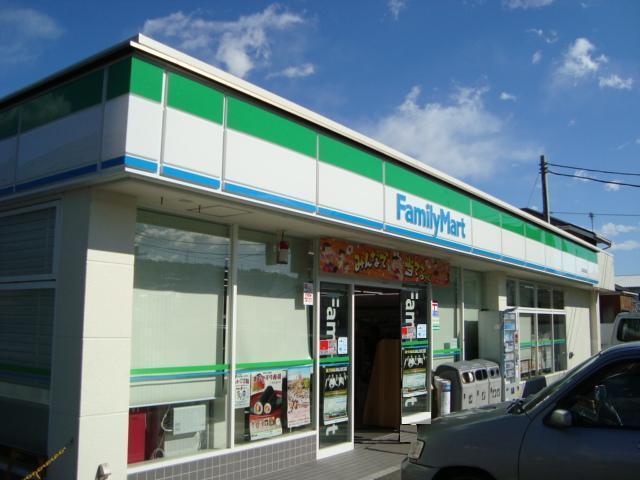 コンビニ（ファミリーマート）：1500m