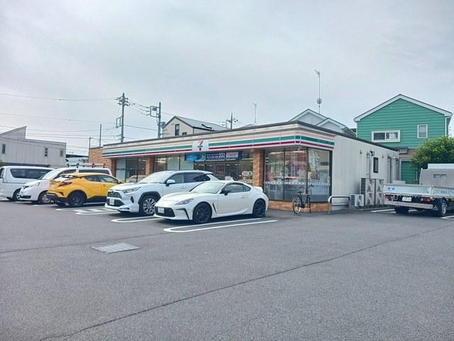 セブンイレブン：323m