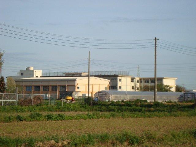 平塚市立金田小学校：882m