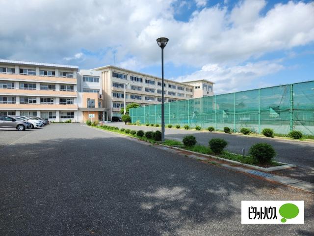 岩手県立一関第一高校附属中学校：866m
