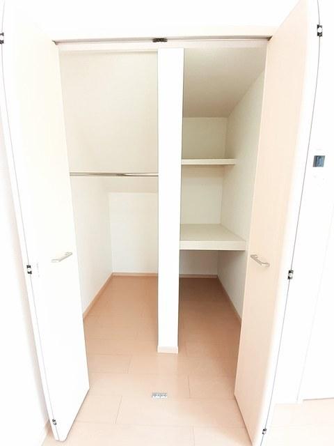 プレシュー　川南（101） 収納